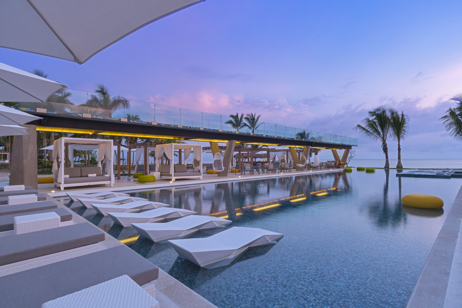 Enjoy the beautiful sunset by the pool.